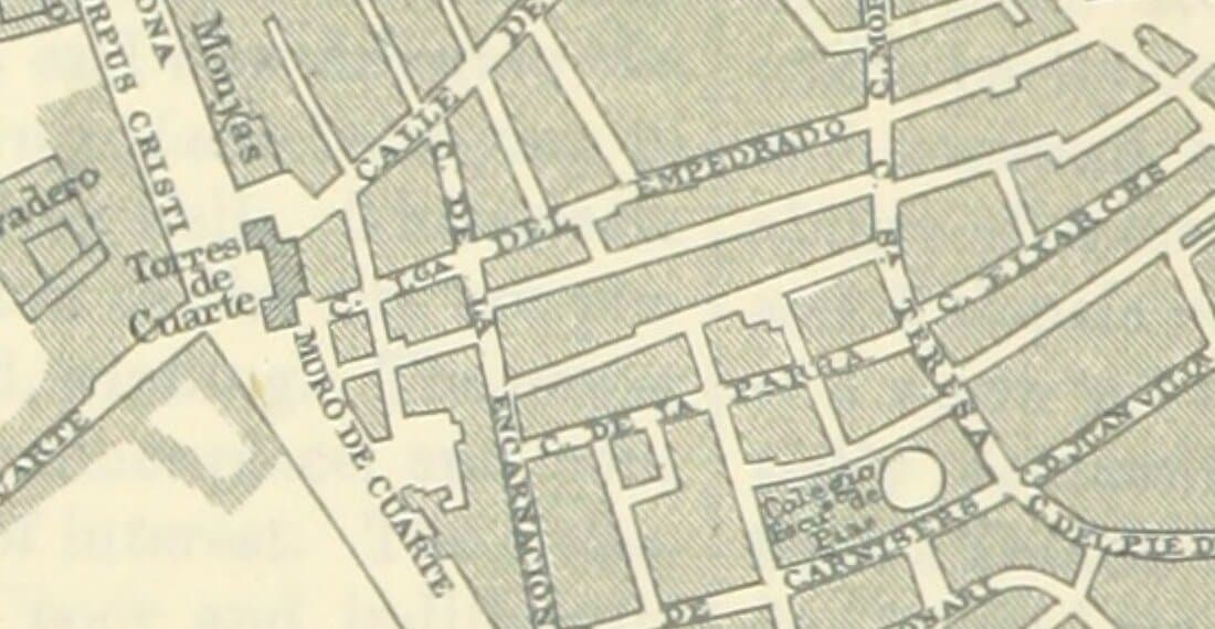 Detail van een stratenplan uit 1895, met de Torres de Cuarte en de straten rond de poort.